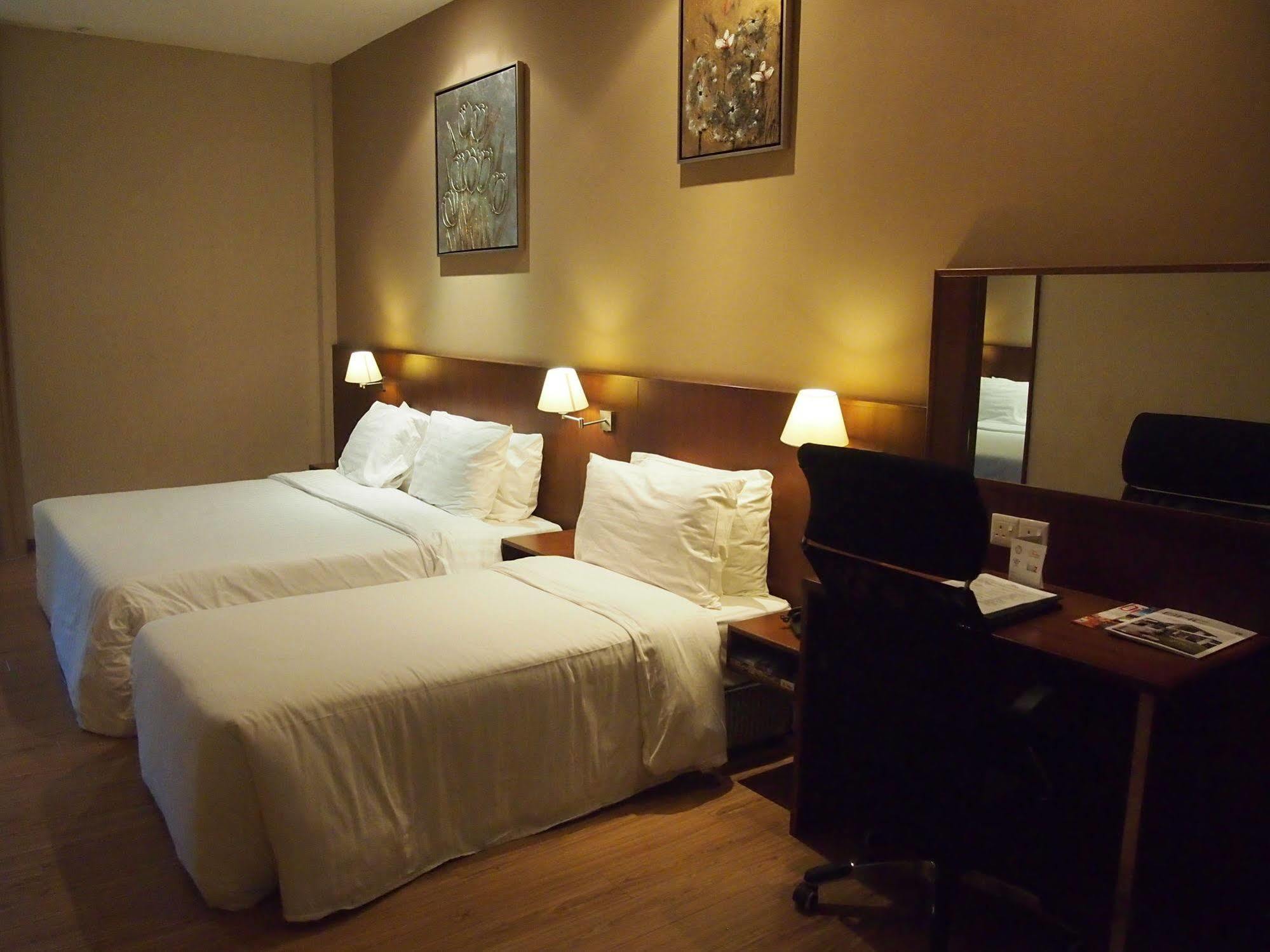 Swiss Hotel Apartment Kuala Belait Dış mekan fotoğraf
